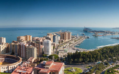 Viajar en autobús a Málaga, elegida la ciudad más sonriente del mundo